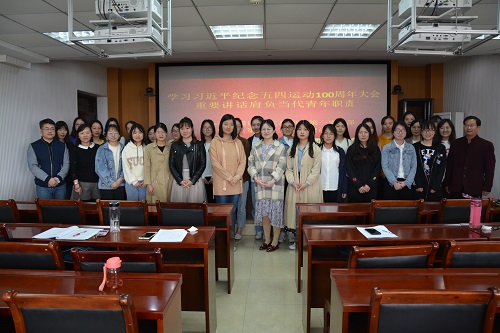 免费成人影片
组织师生观看《纪念五四运动一百周年大会》直播