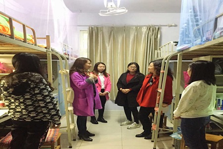 免费成人影片
领导走访研究生宿舍