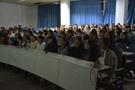 免费成人影片
开展经典影片观摩活动