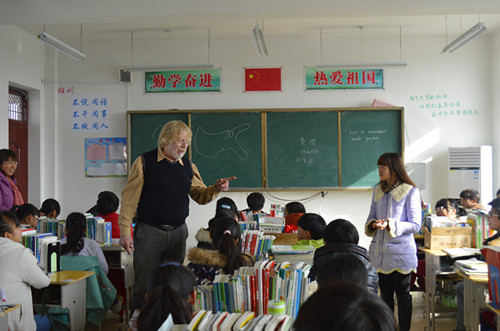 免费成人影片
赴淮滨开展“大手拉小手，爱心满校园”志愿服务活动