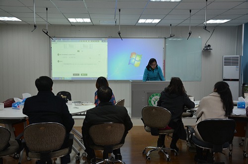 免费成人影片
举办“混合式教学背景下的网络空间建设”教学沙龙活动