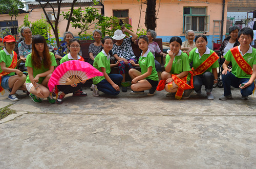 免费成人影片
暑期志愿小分队情撒温馨敬老院