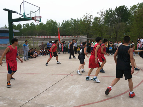 免费成人影片
男篮再战“谭山杯”篮球赛