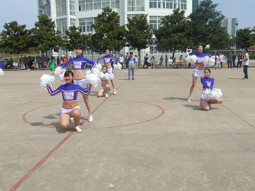 免费成人影片
篮球队勇战第十三届“谭山杯”篮球赛