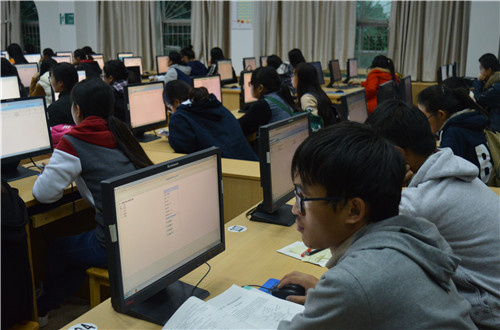  免费成人影片
积极组织新生进行心理健康普查测试