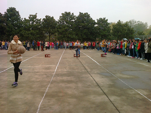 免费成人影片
举办女生月“运动风暴”趣味运动赛